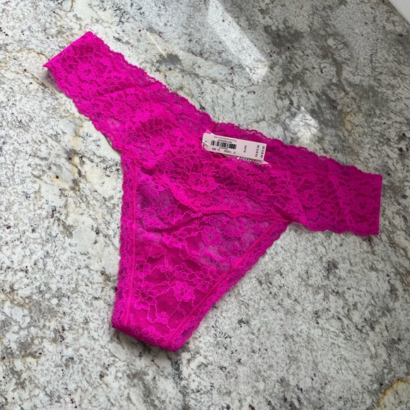 Victorias Secret Lace Thing NWT - Picture 1 of 3